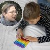 Autistiško vaiko mama: nesulaukęs pagalbos sūnus mokykloje išspardė sieną, sulaužė akinius