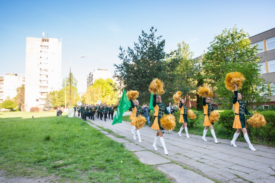 Eigulių gyventojus pažadino pučiamųjų orkestras