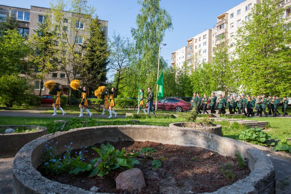 Eigulių gyventojus pažadino pučiamųjų orkestras