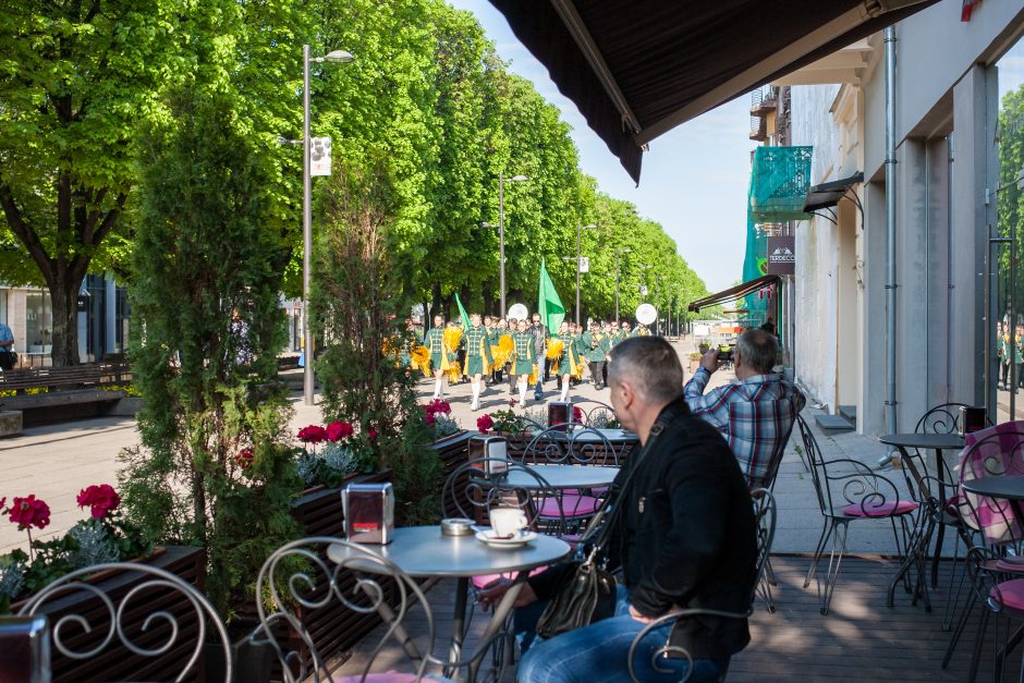 Eigulių gyventojus pažadino pučiamųjų orkestras