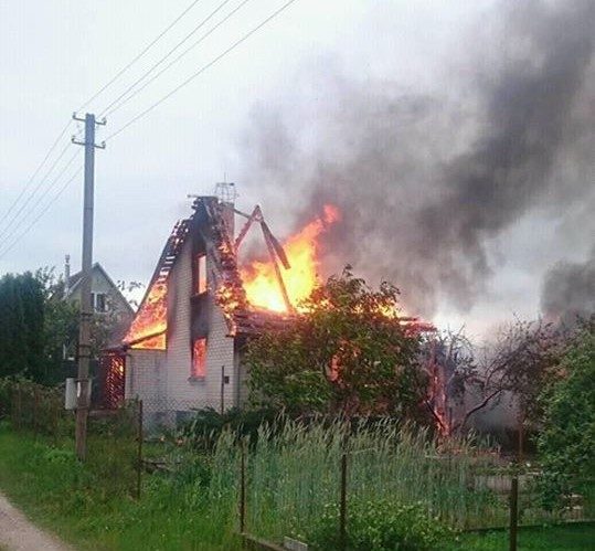 Šiurpi nelaimė Dituvoje: vyras padegė namą ir pasitraukė iš gyvenimo