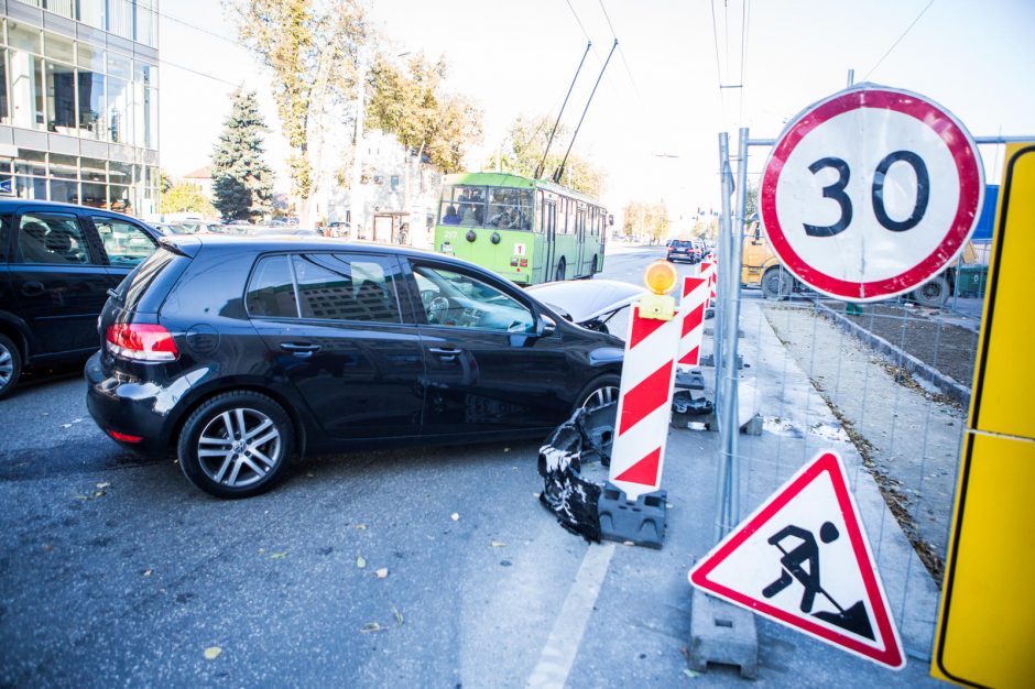 Kaune – viena avarija po kitos, nukentėjo ir medikų automobilis