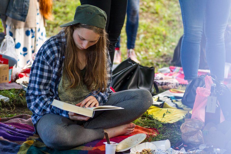 Veganų piknikas: draugiška kompanija, pačių gaminti patiekalai ir diskusijos