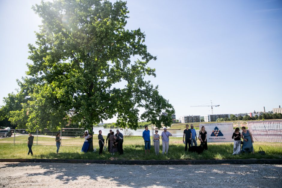 Paskelbta Laisvės kario skulptūros statybų pradžia – įleista simbolinė kapsulė