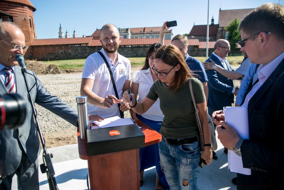 Paskelbta Laisvės kario skulptūros statybų pradžia – įleista simbolinė kapsulė