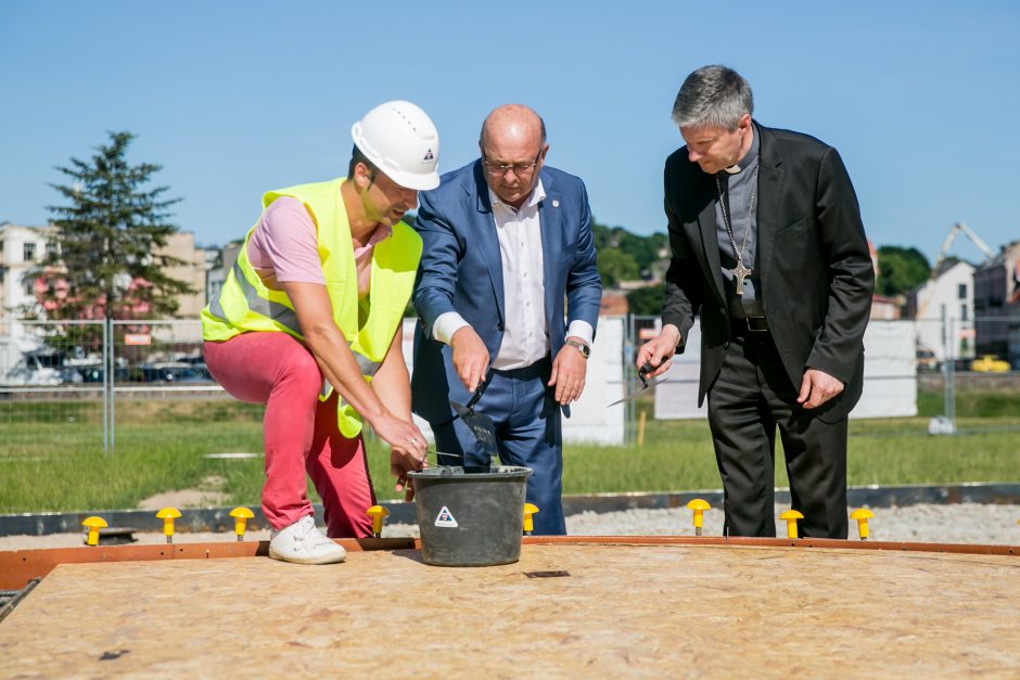 Paskelbta Laisvės kario skulptūros statybų pradžia – įleista simbolinė kapsulė