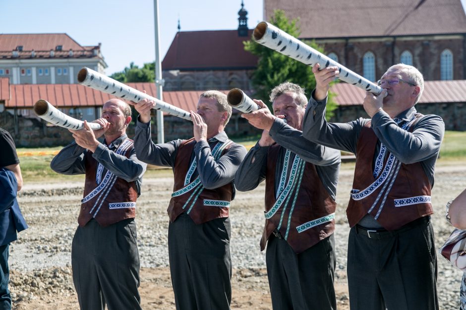 Paskelbta Laisvės kario skulptūros statybų pradžia – įleista simbolinė kapsulė