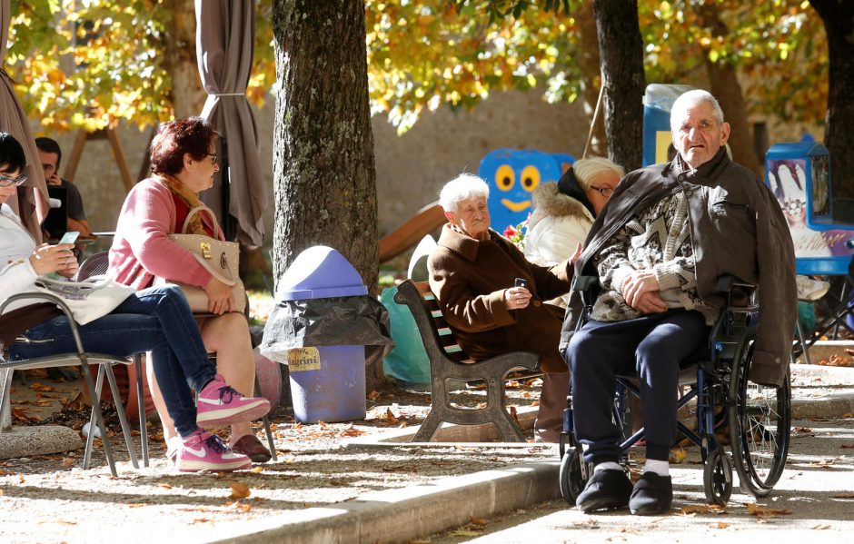 Po trečio žemės drebėjimo namų neteko tūkstančiai italų