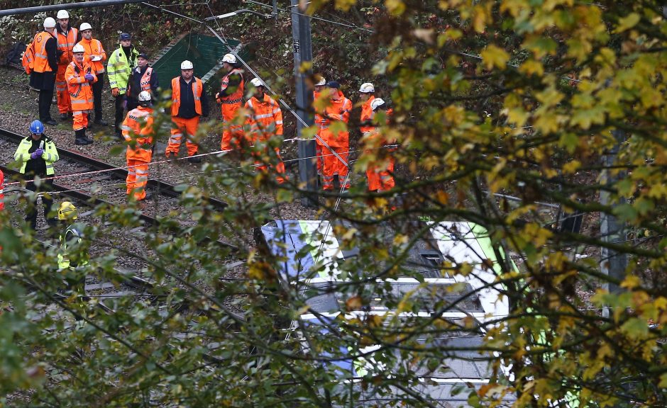 Londone apvirtus tramvajui žuvo žmogus, dar pusšimtis sužeista