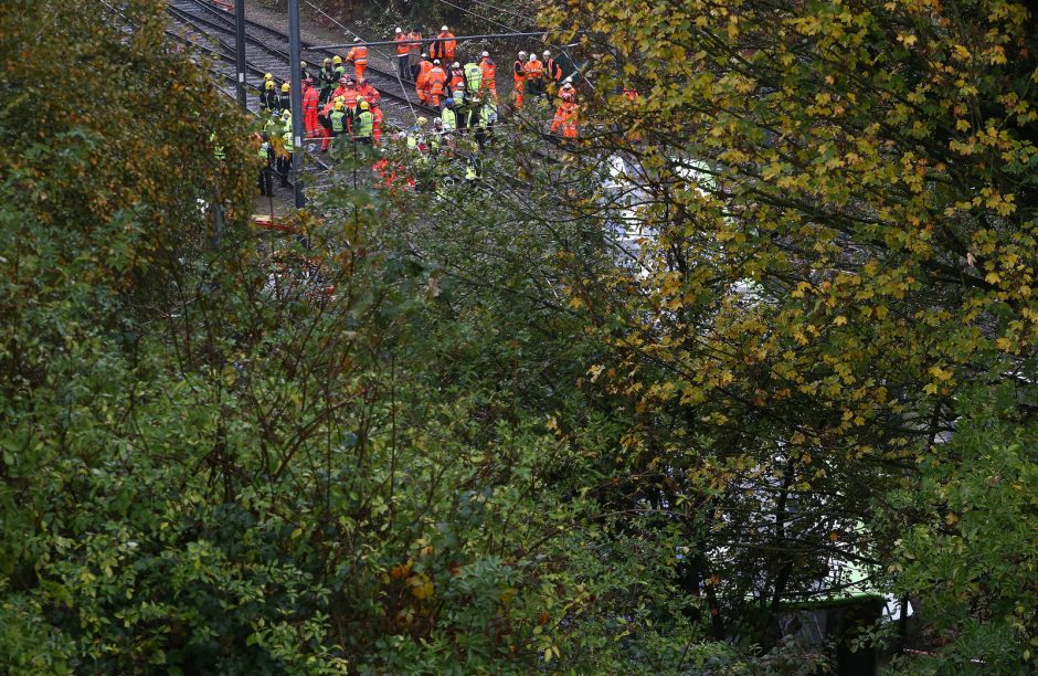 Londone apvirtus tramvajui žuvo žmogus, dar pusšimtis sužeista