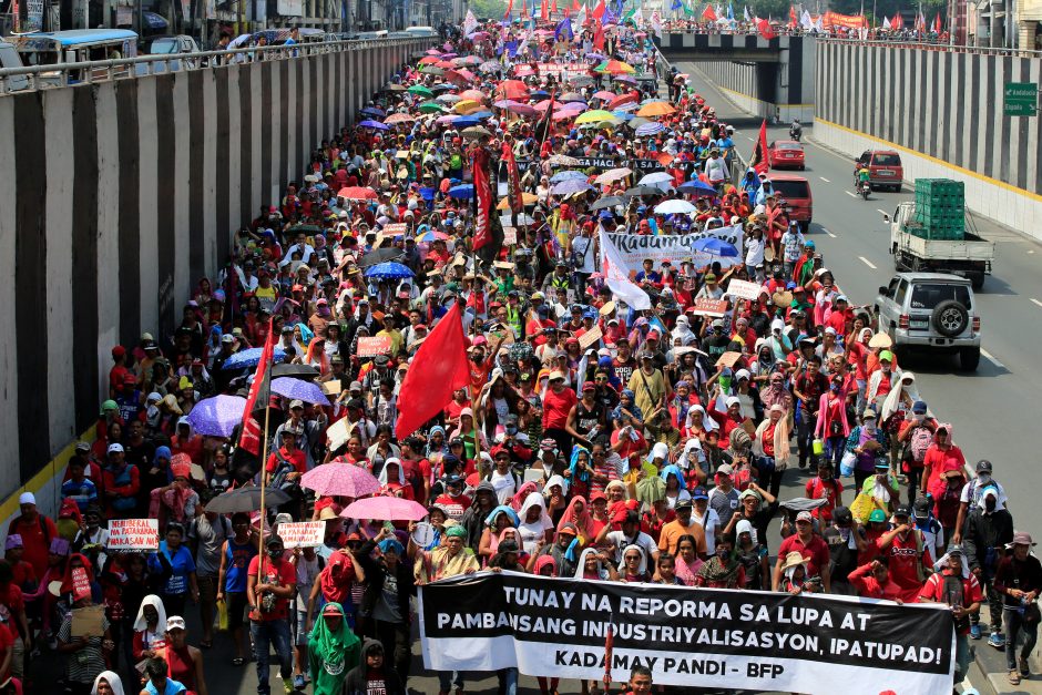 Tarptautinę darbo dieną pasaulyje – audringos demonstracijos