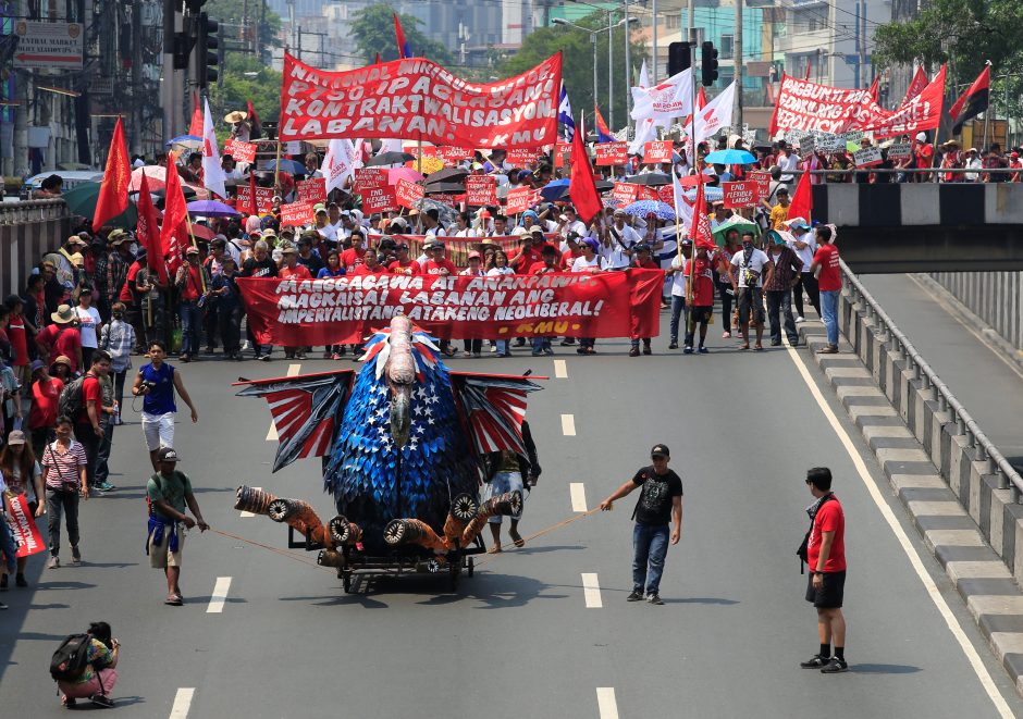 Tarptautinę darbo dieną pasaulyje – audringos demonstracijos