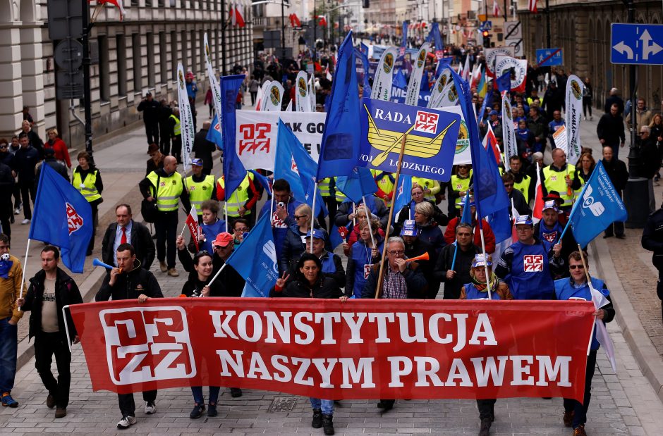 Tarptautinę darbo dieną pasaulyje – audringos demonstracijos