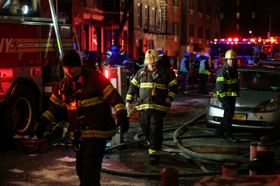 Niujorke Bronkso rajone gaisrą daugiabutyje sukėlė su virykle žaidęs vaikas 