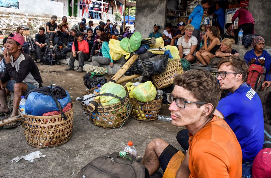 Indonezijoje ant ugnikalnio įstrigę daugiau nei 500 žygeivių saugiai evakuoti