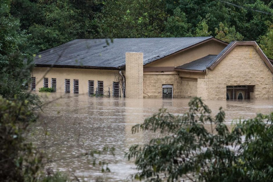 Pietų Karolinoje rekordiniai potvyniai nusinešė devynių žmonių gyvybes