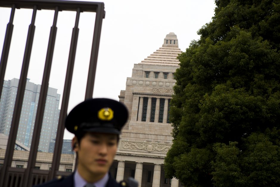 Tokijuje vyras susidegino protestuodamas prieš Japonijos karinę politiką