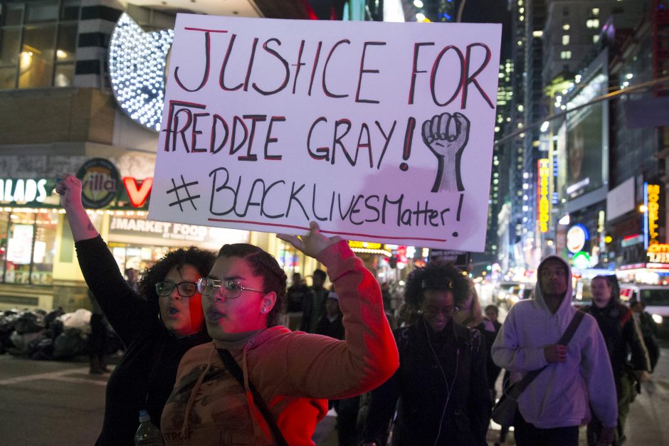 Tūkstančiai žmonių JAV protestuoja dėl juodaodžio mirties
