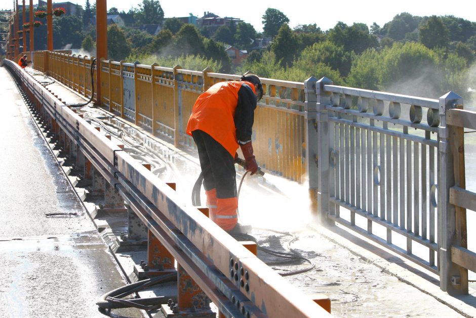 Dėl remontuojamo P. Vileišio tilto vairuotojai strigo spūstyse