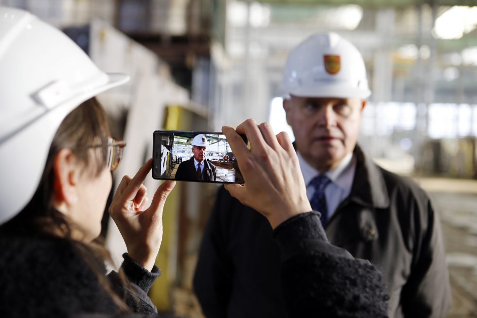 Klaipėdoje – vertikalaus šokio spektaklis tarp statomų laivų