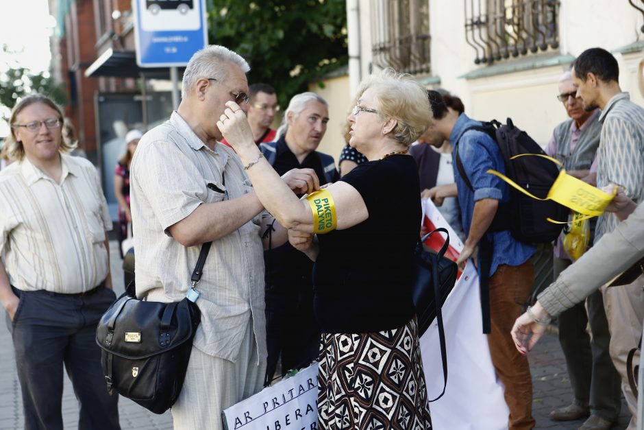 Minia piketuotojų reiškė nepasitenkinimą Atgimimo aikštės projektu