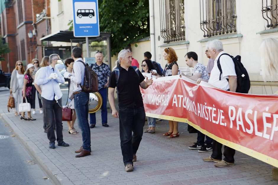 Minia piketuotojų reiškė nepasitenkinimą Atgimimo aikštės projektu