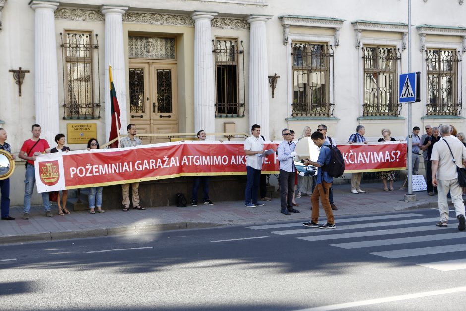 Minia piketuotojų reiškė nepasitenkinimą Atgimimo aikštės projektu