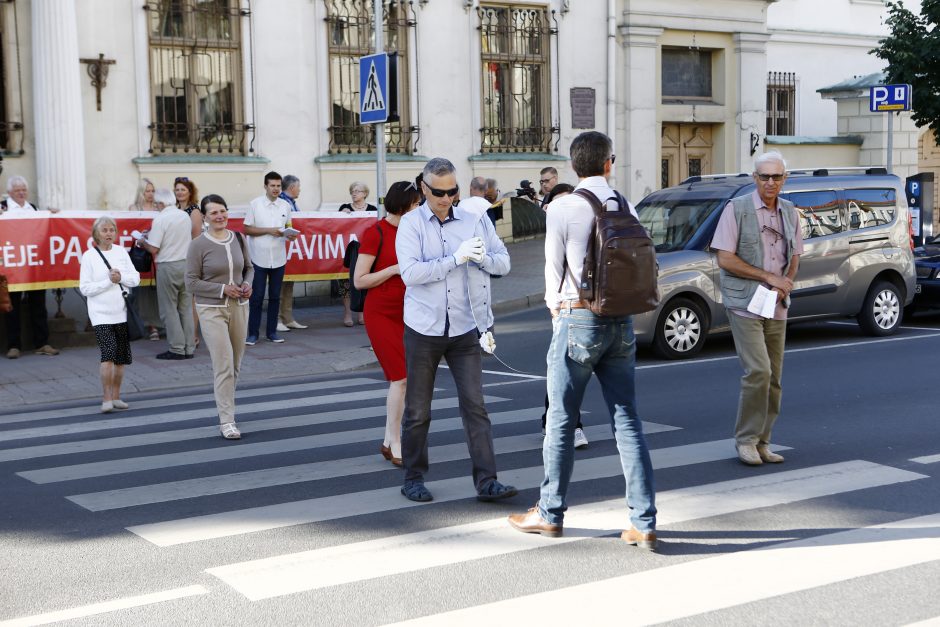 Minia piketuotojų reiškė nepasitenkinimą Atgimimo aikštės projektu