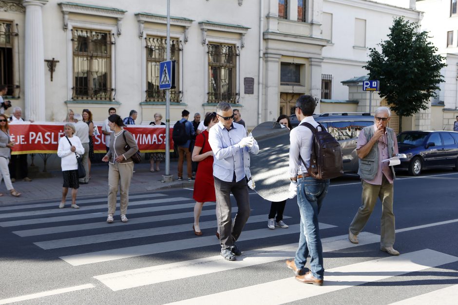 Minia piketuotojų reiškė nepasitenkinimą Atgimimo aikštės projektu