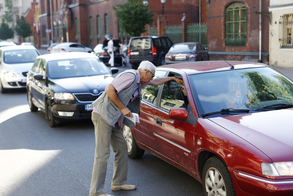 Minia piketuotojų reiškė nepasitenkinimą Atgimimo aikštės projektu