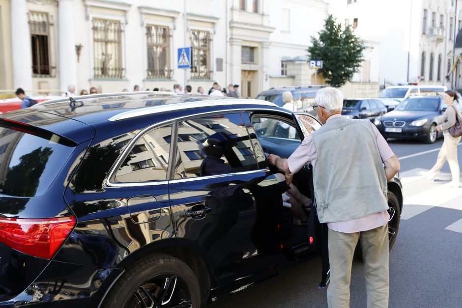 Minia piketuotojų reiškė nepasitenkinimą Atgimimo aikštės projektu