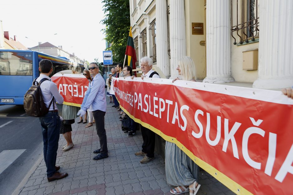 Minia piketuotojų reiškė nepasitenkinimą Atgimimo aikštės projektu