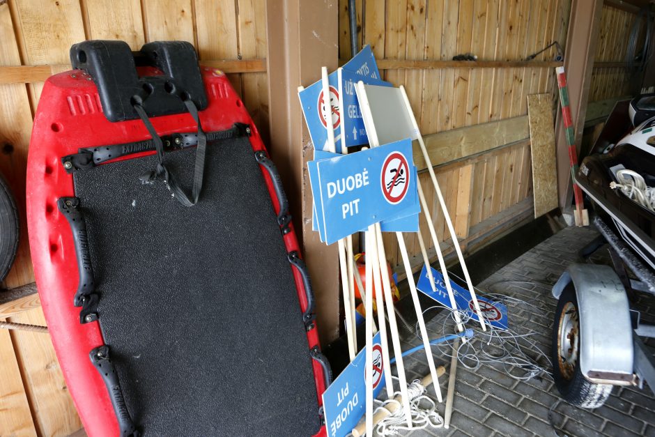 Gelbėtojai vaikams pasakojo apie saugų elgesį prie jūros