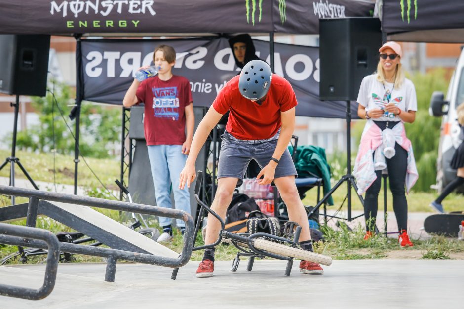 Uostamiestyje – kvapą gniaužiantys riedlentininkų ir dviratininkų triukai