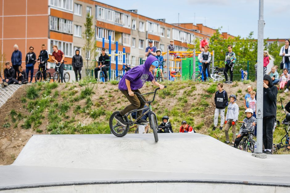 Uostamiestyje – kvapą gniaužiantys riedlentininkų ir dviratininkų triukai