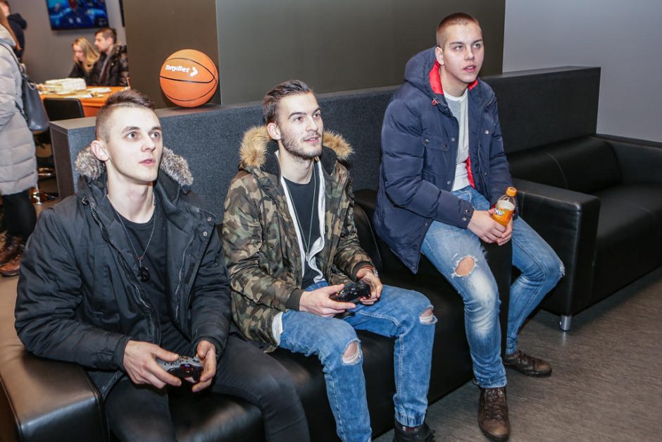 Klaipėdiečiai rungėsi virtualiame FIFA turnyre