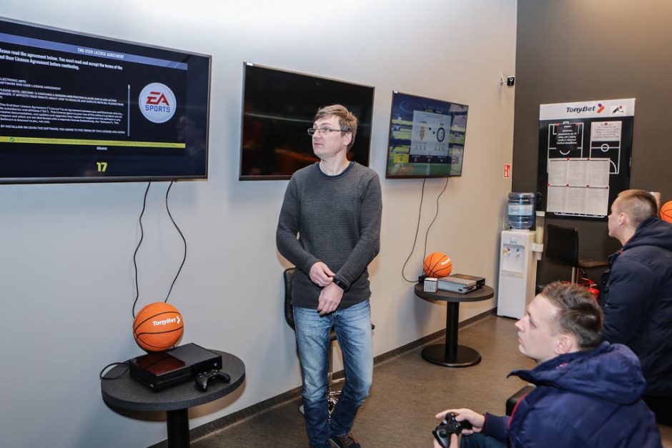 Klaipėdiečiai rungėsi virtualiame FIFA turnyre