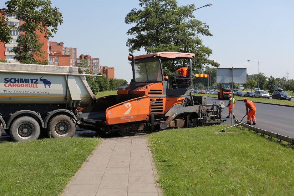 Dėl spūsčių autobusai vėlavo valandą