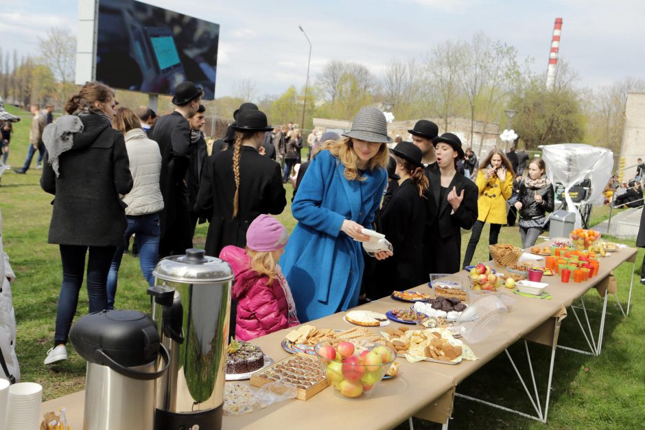 Mamoms – vaišių stalas ir koncertas