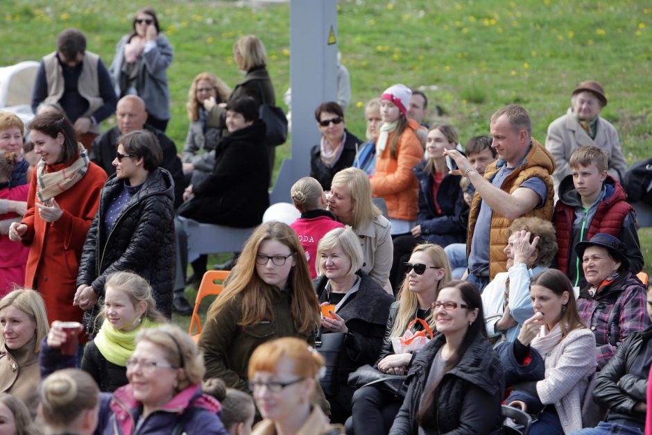 Mamoms – vaišių stalas ir koncertas