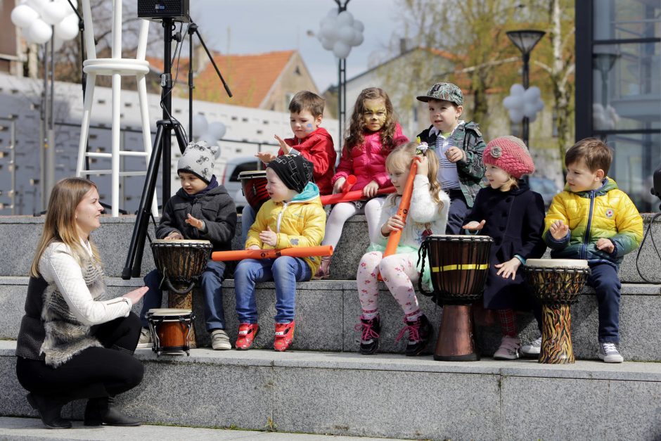 Mamoms – vaišių stalas ir koncertas