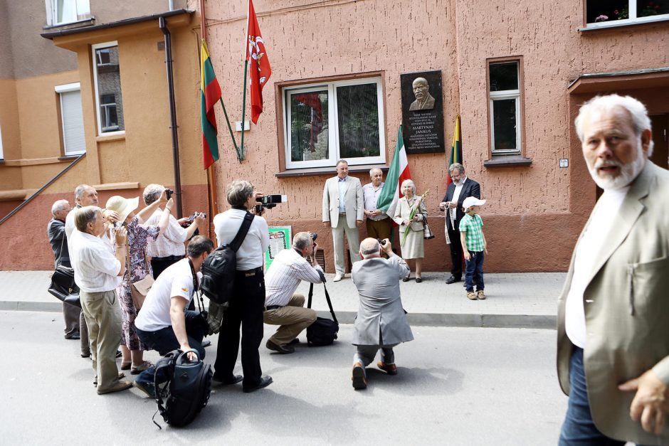 Atidengta memorialinė lenta lietuvybės puoselėtojui M. Jankui