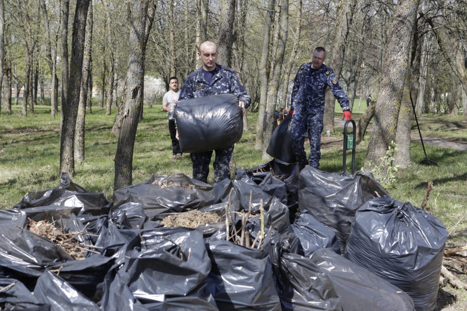 Uostamiestyje JAV kariai tvarkė aplinką