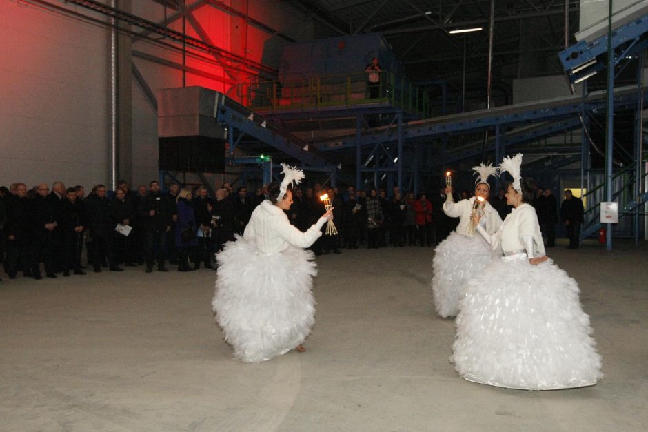 Darbą pradėjo atliekų rūšiavimo gamykla