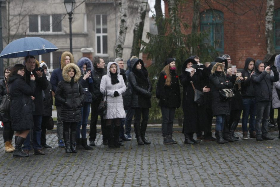 Uostamiestyje į atsargą išlydėti šauktiniai