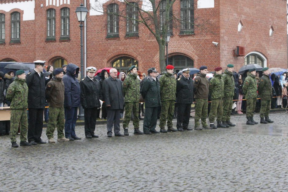 Uostamiestyje į atsargą išlydėti šauktiniai