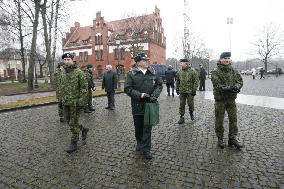 Uostamiestyje į atsargą išlydėti šauktiniai