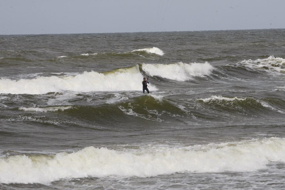 Ekstremalai gaudė vėją ir skrodė bangas