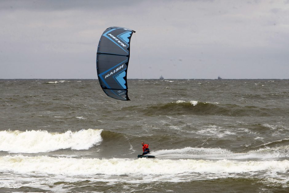 Ekstremalai gaudė vėją ir skrodė bangas