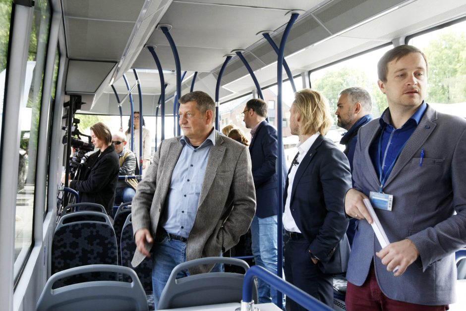 Išriedėjo klaipėdiečių kurtas elektrobusas